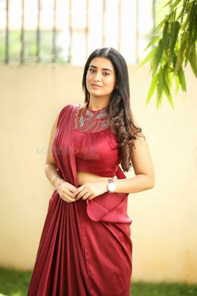 Actress Rashi Singh at Papam Pasivadu Web Series Trailer Launch Photos 19