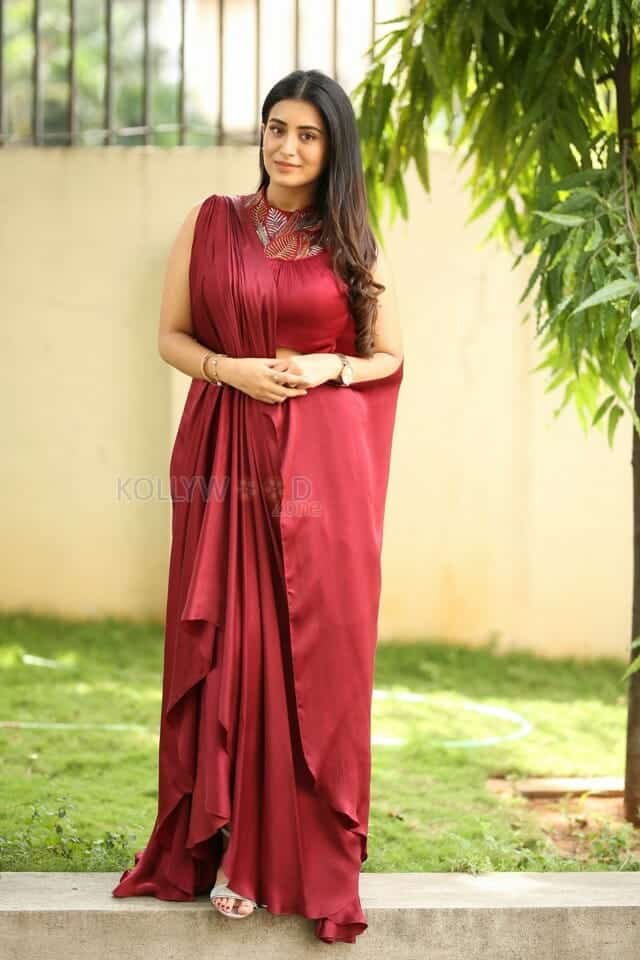 Actress Rashi Singh at Papam Pasivadu Web Series Trailer Launch Photos 23