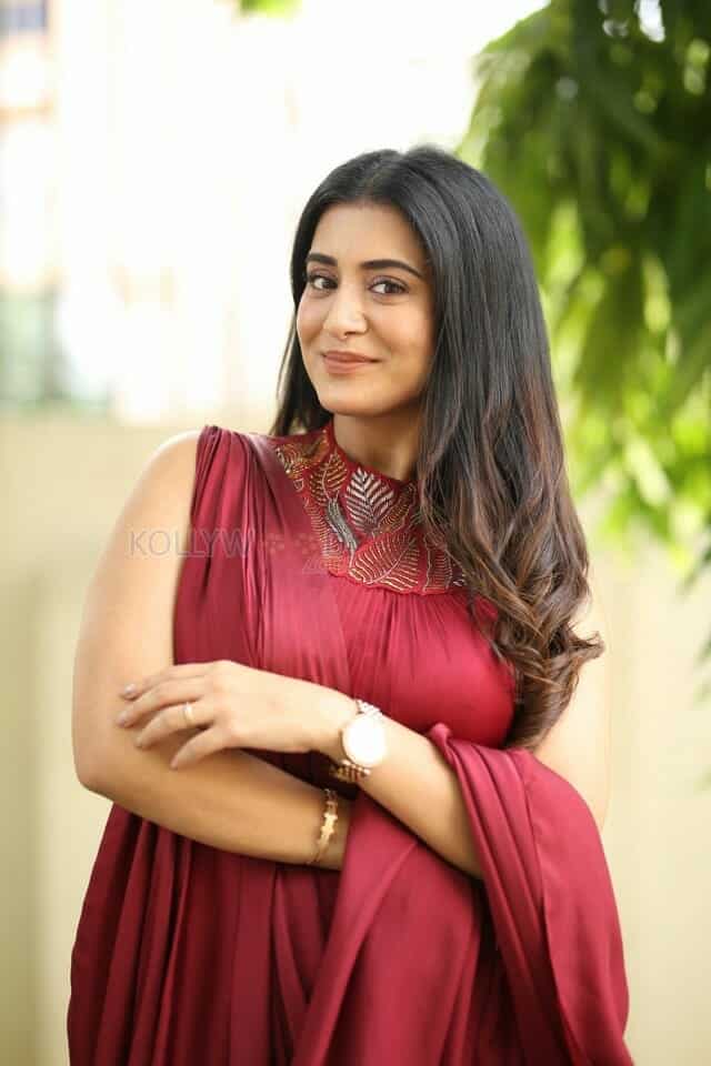 Actress Rashi Singh at Papam Pasivadu Web Series Trailer Launch Photos 28