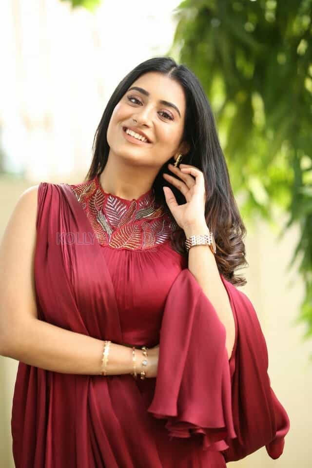 Actress Rashi Singh at Papam Pasivadu Web Series Trailer Launch Photos 29
