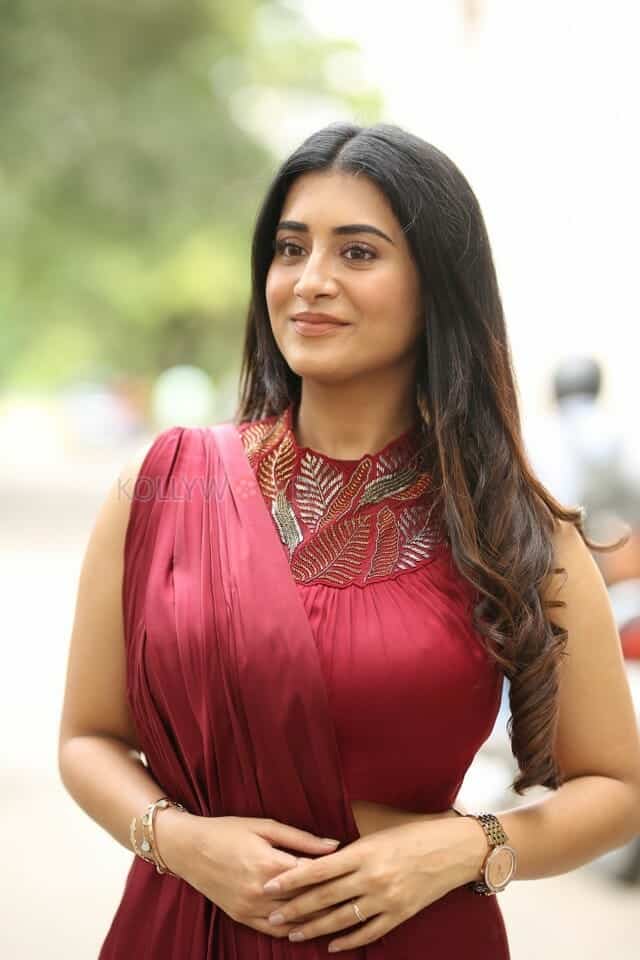 Actress Rashi Singh at Papam Pasivadu Web Series Trailer Launch Photos 42