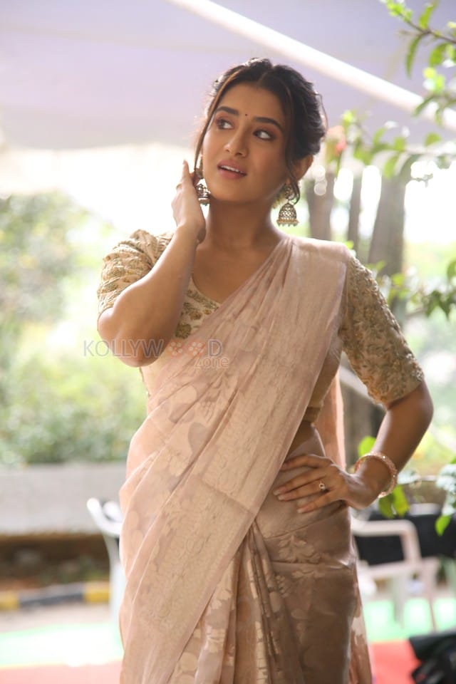 Actress Rashi Singh at Raj Tharun New Movie Launch Photos 05