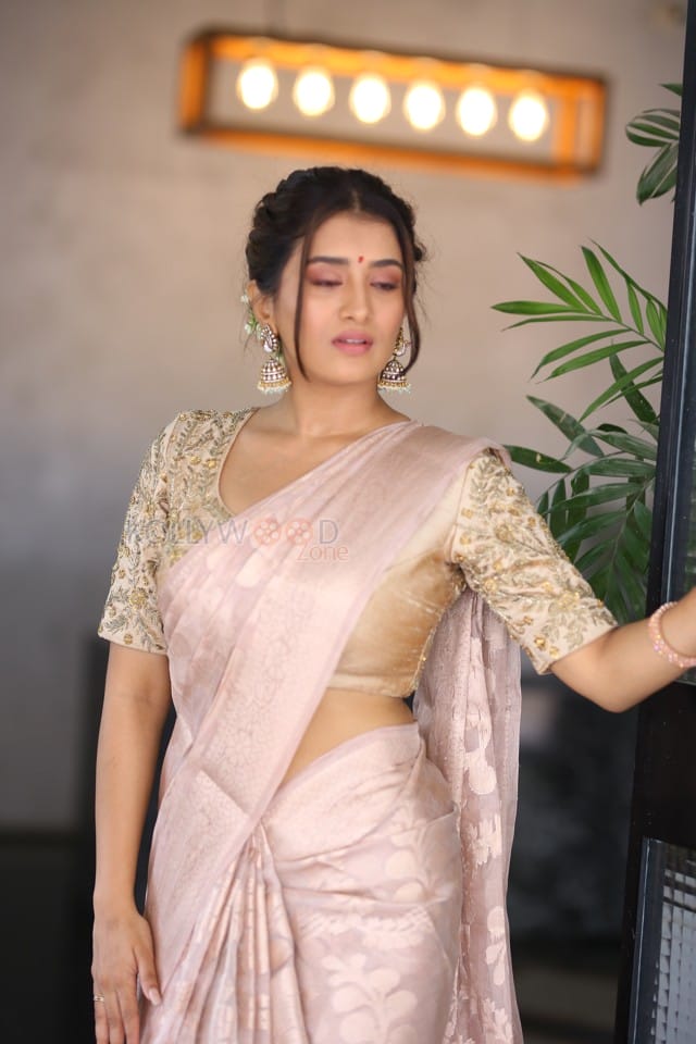 Actress Rashi Singh at Raj Tharun New Movie Launch Photos 23