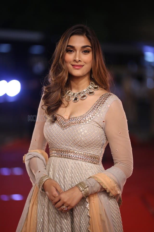 Actress Saiee Manjrekar at Arjun Son Of Vyjayanthi Movie Pre Release Event Photos 13