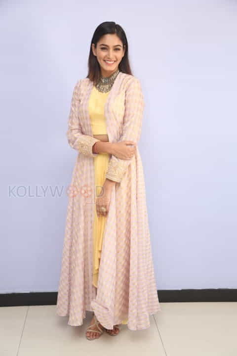 Actress Sana Makbul Latest Pictures