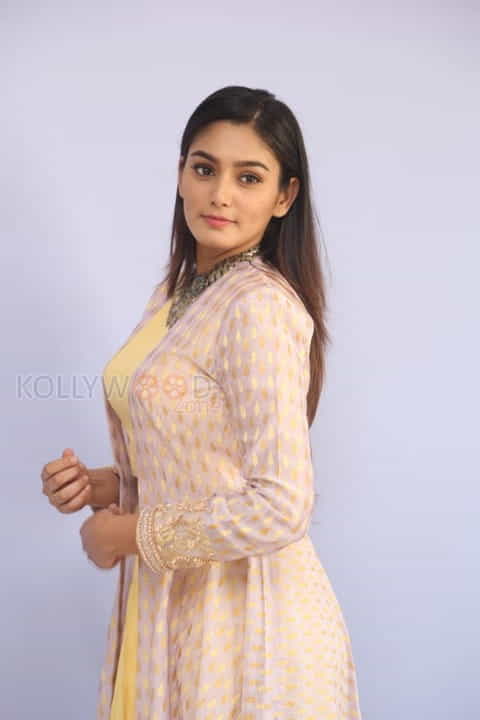 Actress Sana Makbul Latest Pictures