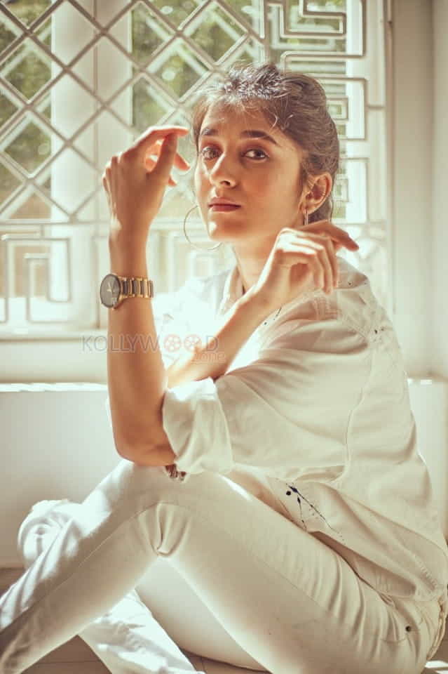 Actress Sanjana Sarathy Photoshoot Stills