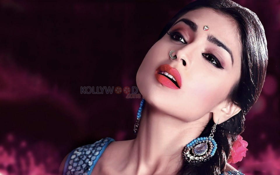 Actress Shriya Saran New Photoshoot Pictures