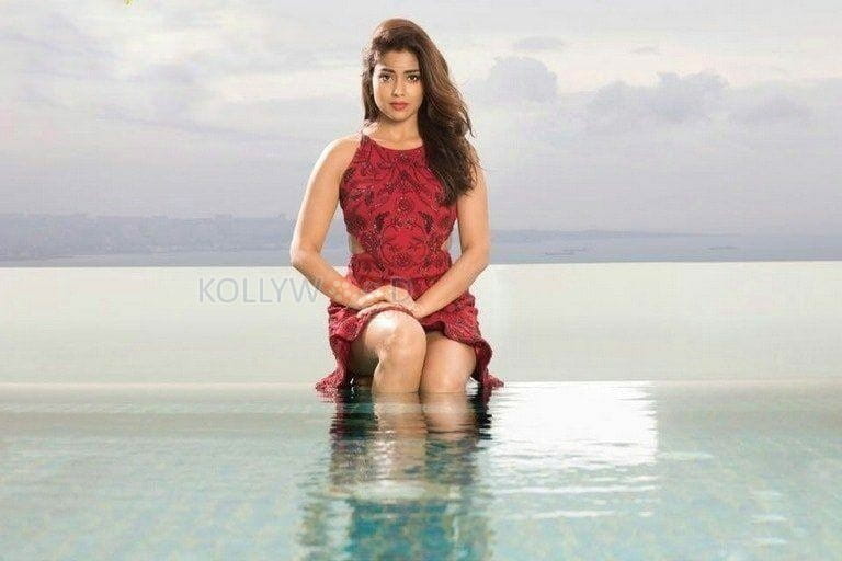 Actress Shriya Saran New Photoshoot Pictures