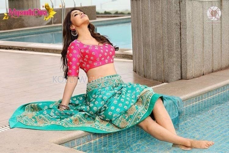 Actress Shriya Saran New Photoshoot Pictures