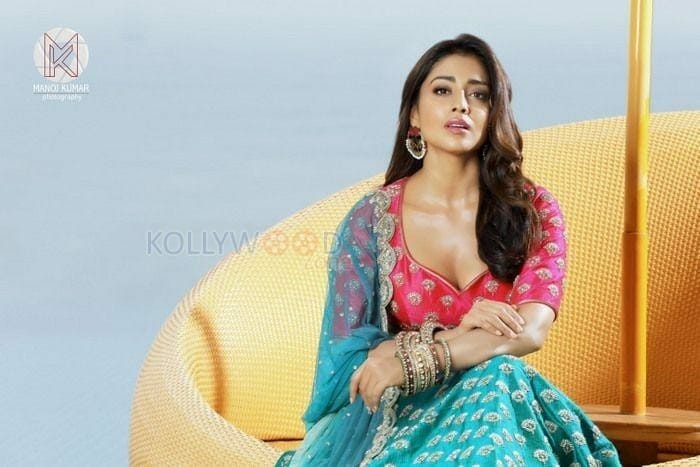 Actress Shriya Saran New Photoshoot Pictures