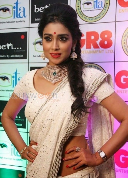 Actress Shriya Saran Sexy Saree Pics