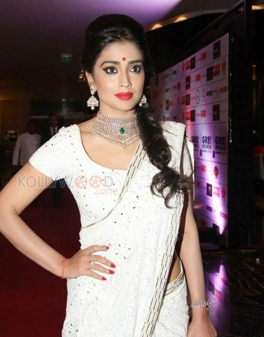 Actress Shriya Saran Sexy Saree Pics