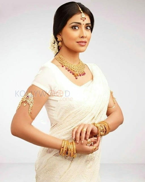 Actress Shriya Saran Sexy White Saree Photos