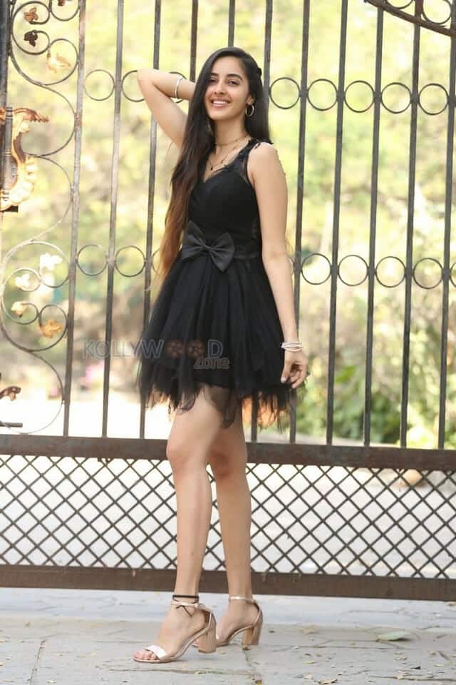 Actress Simrat Kaur Interview Pictures 07