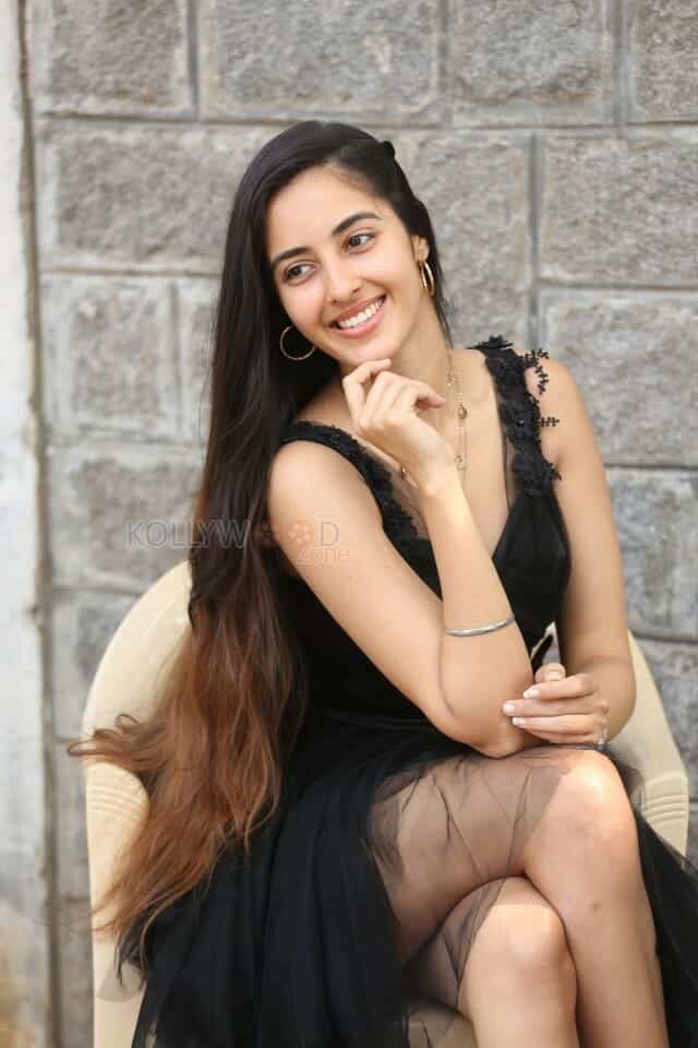 Actress Simrat Kaur Interview Pictures 29