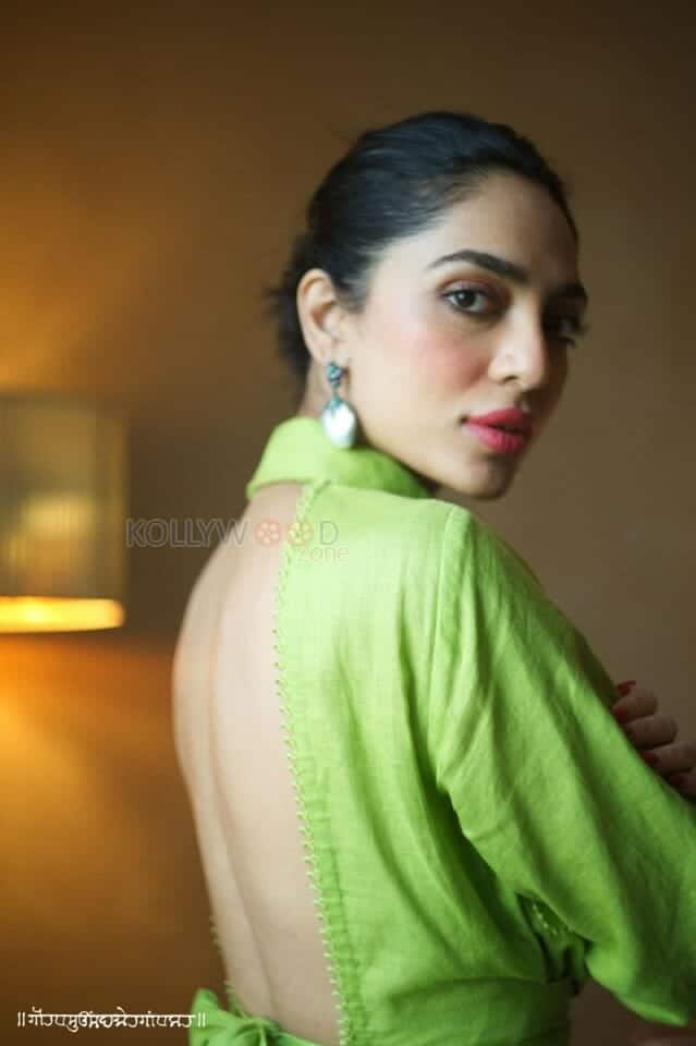 Actress Sobhita Dhulipala Closeup Shots in a Green Shirt Photos 02
