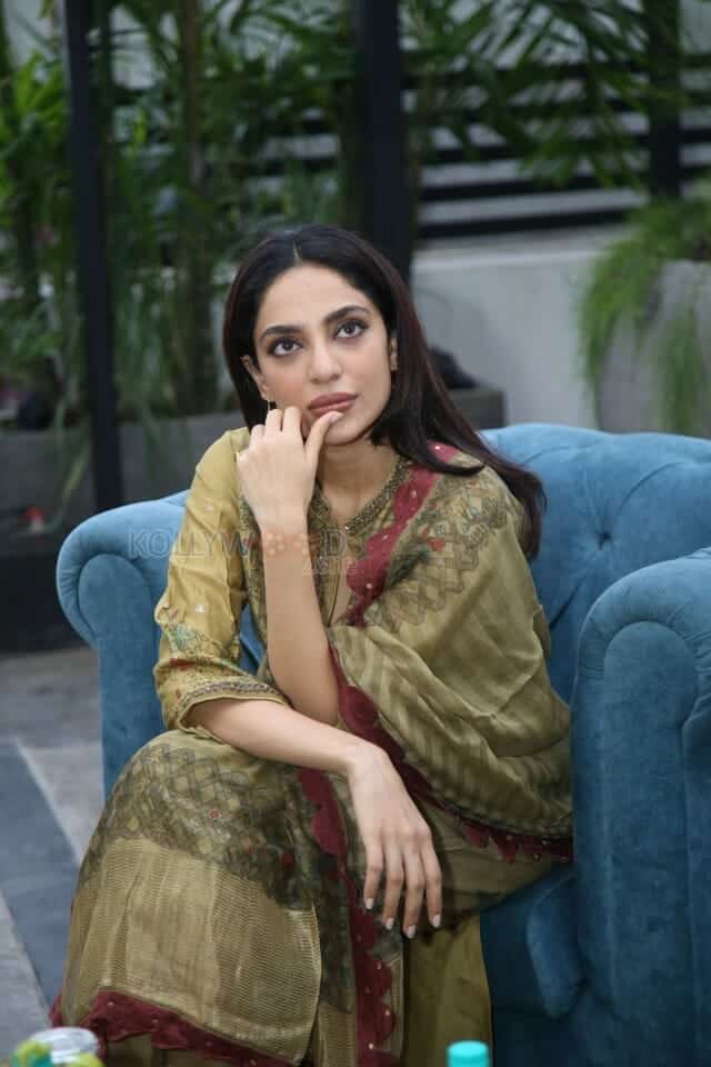 Actress Sobhita Dhulipala Special Chit Chat Interview Pictures 08