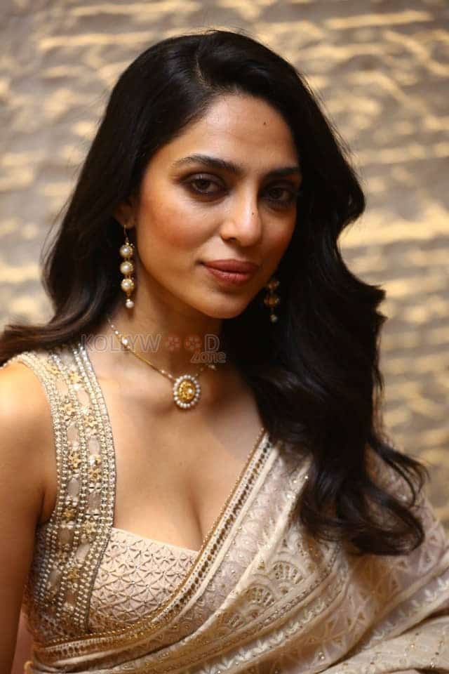 Actress Sobhita Dhulipala at Kurup Movie Pre Release Event Photos 04