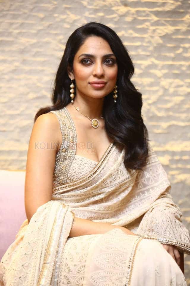 Actress Sobhita Dhulipala at Kurup Movie Pre Release Event Photos 17