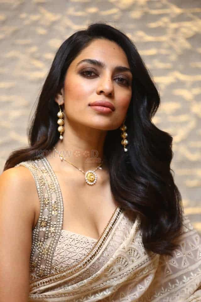 Actress Sobhita Dhulipala at Kurup Movie Pre Release Event Photos 19