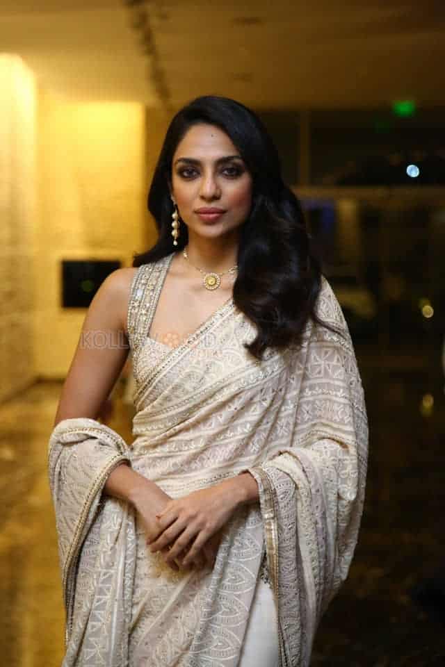 Actress Sobhita Dhulipala at Kurup Movie Pre Release Event Photos 20