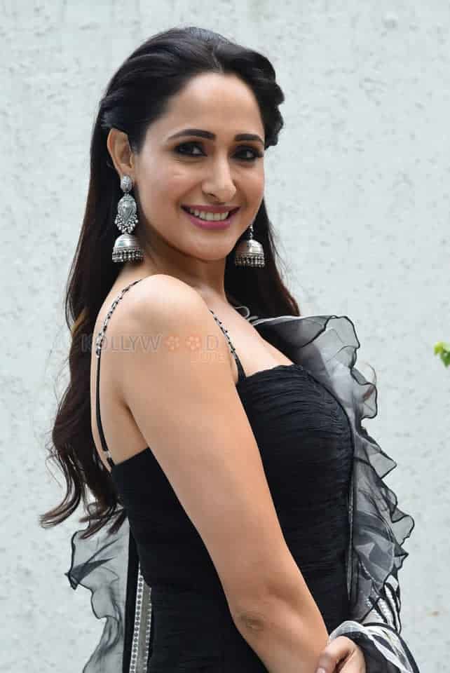 Akhanda Actress Pragya Jaiswal Latest Photoshoot Pictures 08