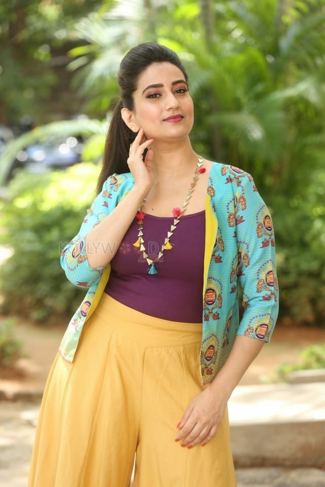 Anchor Manjusha At Monkeys Movie First Look Launch Photos