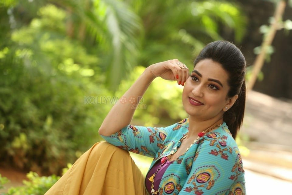 Anchor Manjusha At Monkeys Movie First Look Launch Photos
