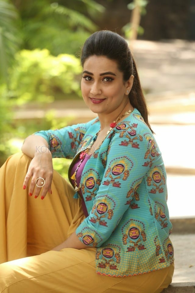 Anchor Manjusha At Monkeys Movie First Look Launch Photos