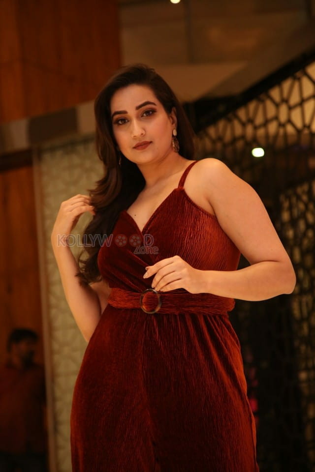Anchor Manjusha At Beautiful Movie Pre release Event Photos