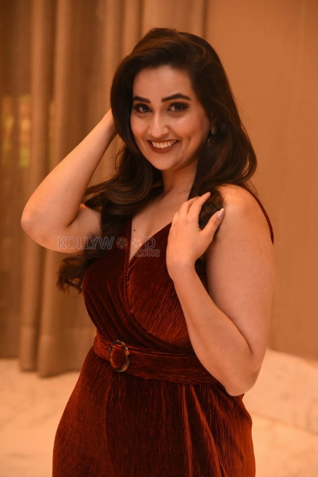 Anchor Manjusha At Beautiful Movie Pre release Event Photos