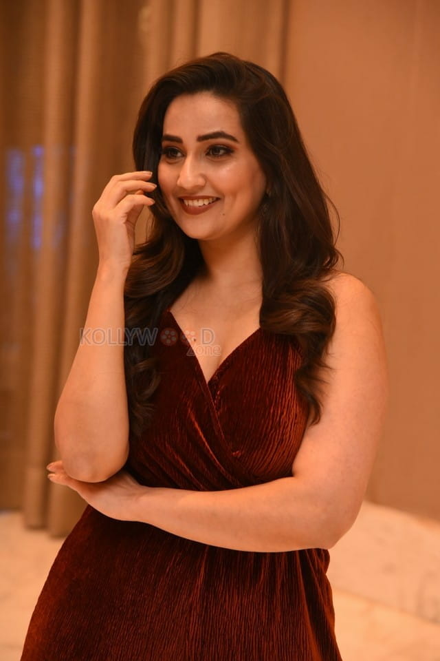 Anchor Manjusha At Beautiful Movie Pre release Event Photos
