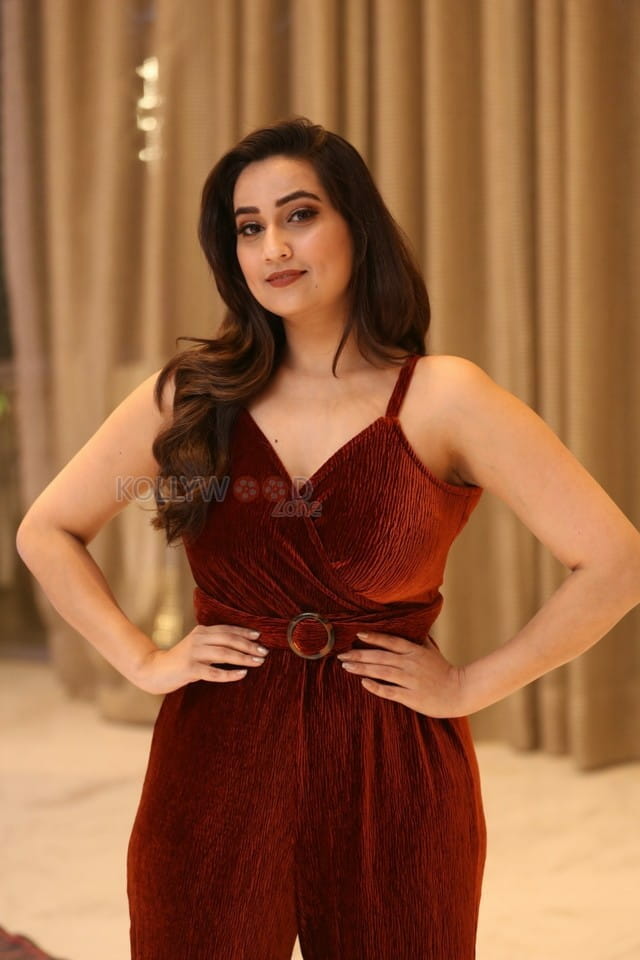 Anchor Manjusha At Beautiful Movie Pre release Event Photos