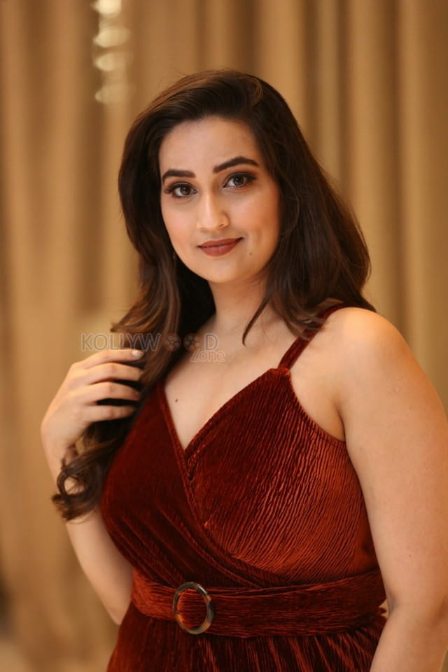Anchor Manjusha At Beautiful Movie Pre release Event Photos