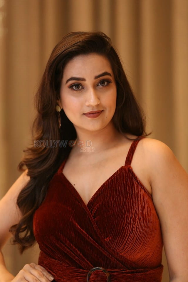 Anchor Manjusha At Beautiful Movie Pre release Event Photos