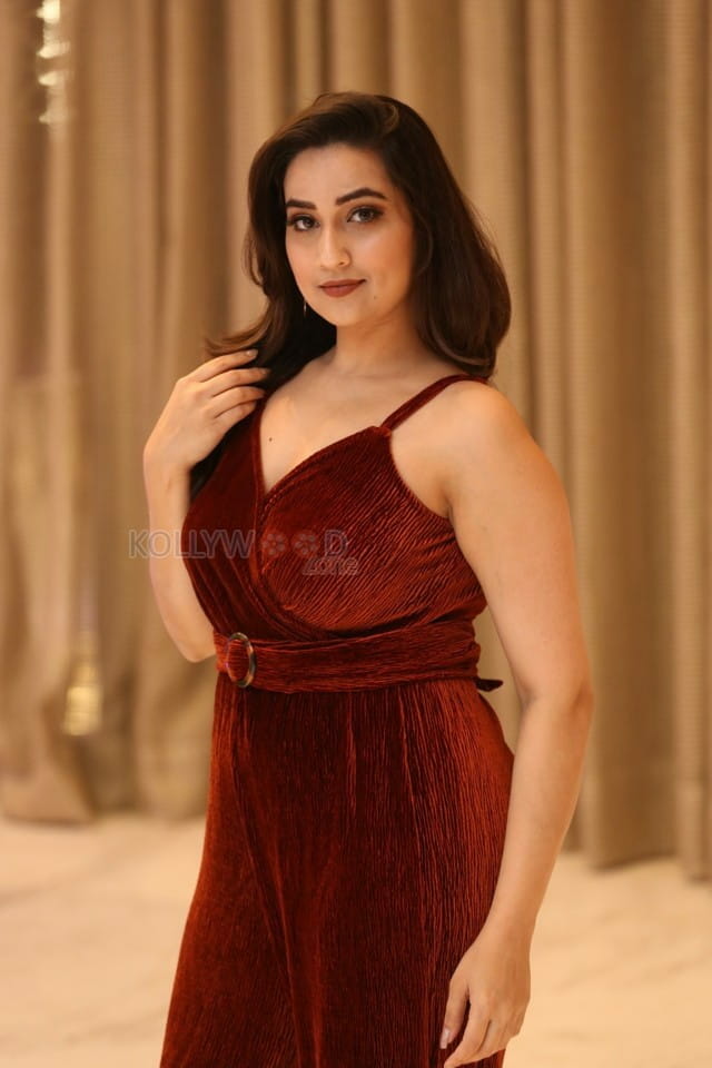 Anchor Manjusha At Beautiful Movie Pre release Event Photos