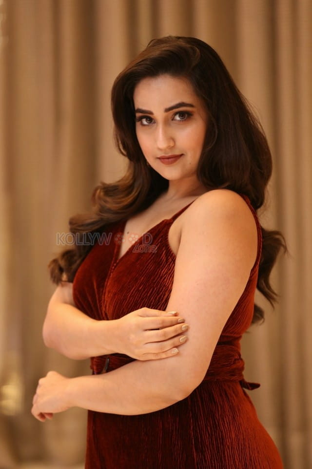 Anchor Manjusha At Beautiful Movie Pre release Event Photos
