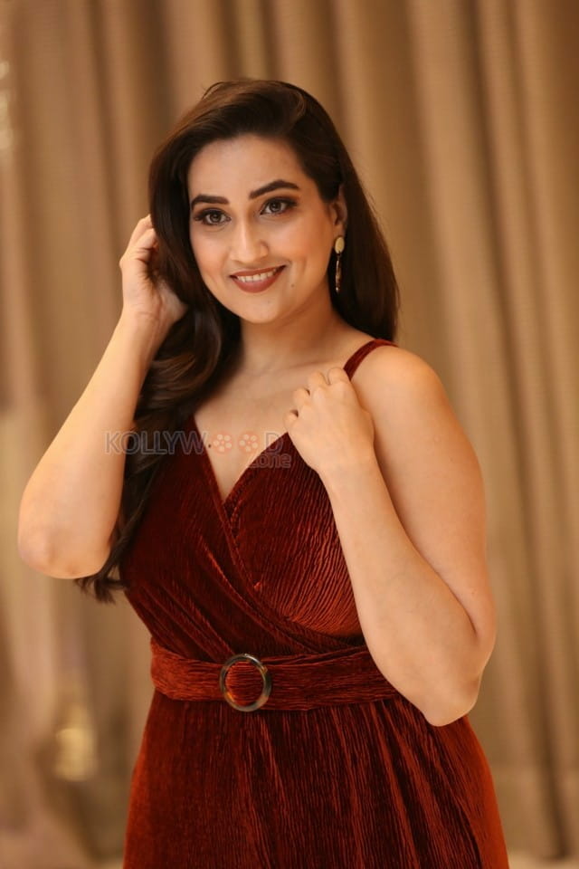 Anchor Manjusha At Beautiful Movie Pre release Event Photos