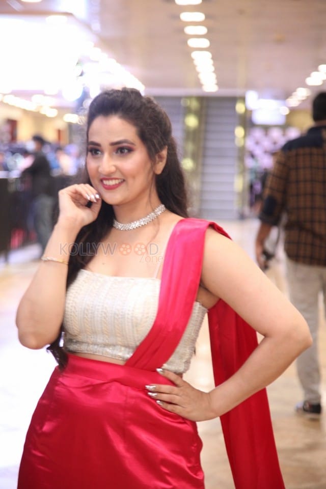 Anchor Manjusha At SIIMA Awards 2021 Pics 02