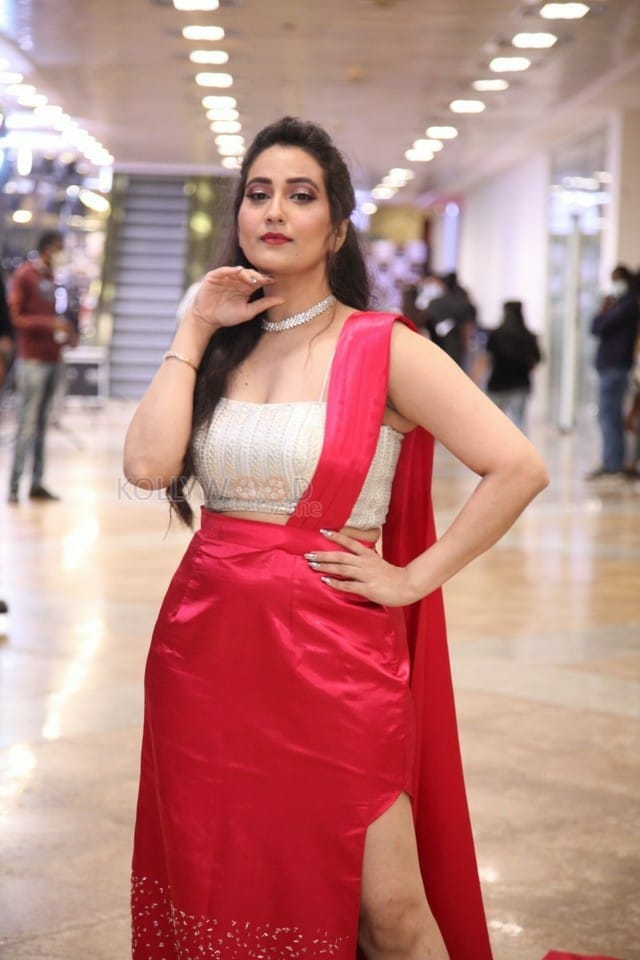 Anchor Manjusha At SIIMA Awards 2021 Pics 06