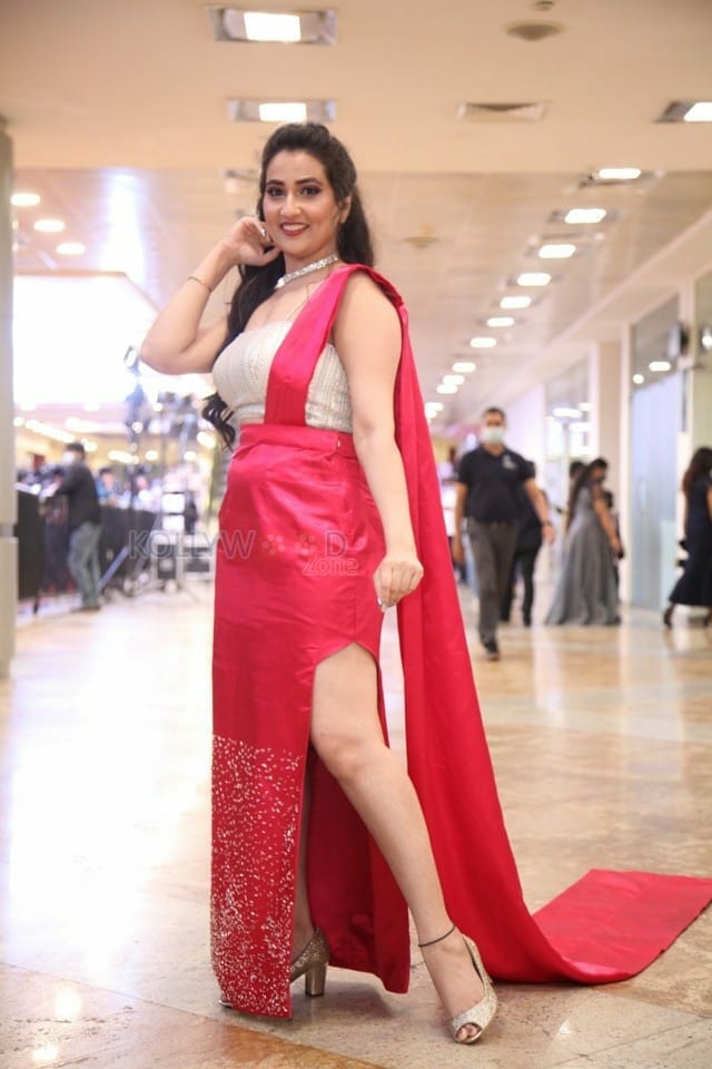 Anchor Manjusha At SIIMA Awards 2021 Pics 10