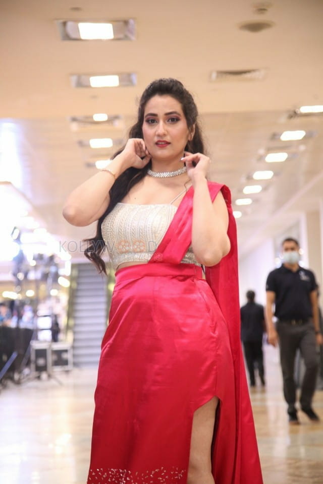 Anchor Manjusha At SIIMA Awards 2021 Pics 11