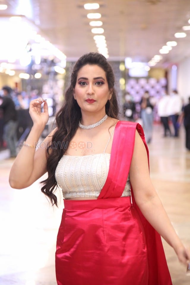 Anchor Manjusha At SIIMA Awards 2021 Pics 12