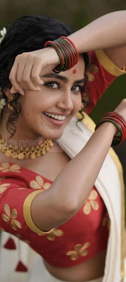 Anupama Parameswaran Hot Onam Celebration Pictures