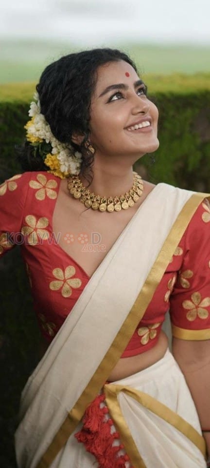 Anupama Parameswaran Hot Onam Celebration Pictures