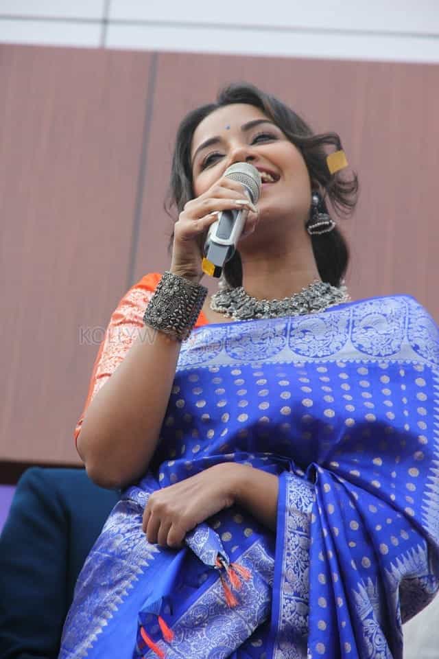 Anupama Parameswaran Inaugurates Subhamasthu Shopping Mall At Vijayawada Photos