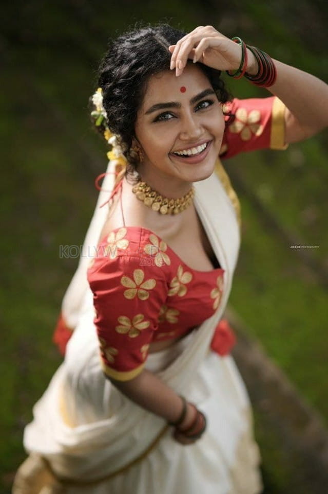 Anupama Parameswaran Onam Pic