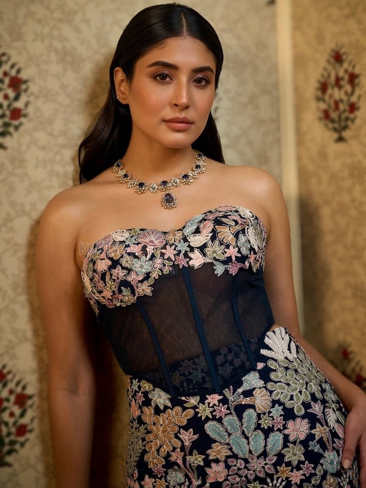 Bambai Meri Jaan Actress Kritika Kamra in a Strapless Corset Style Lehenga with a Sheer Midriff Photos 01