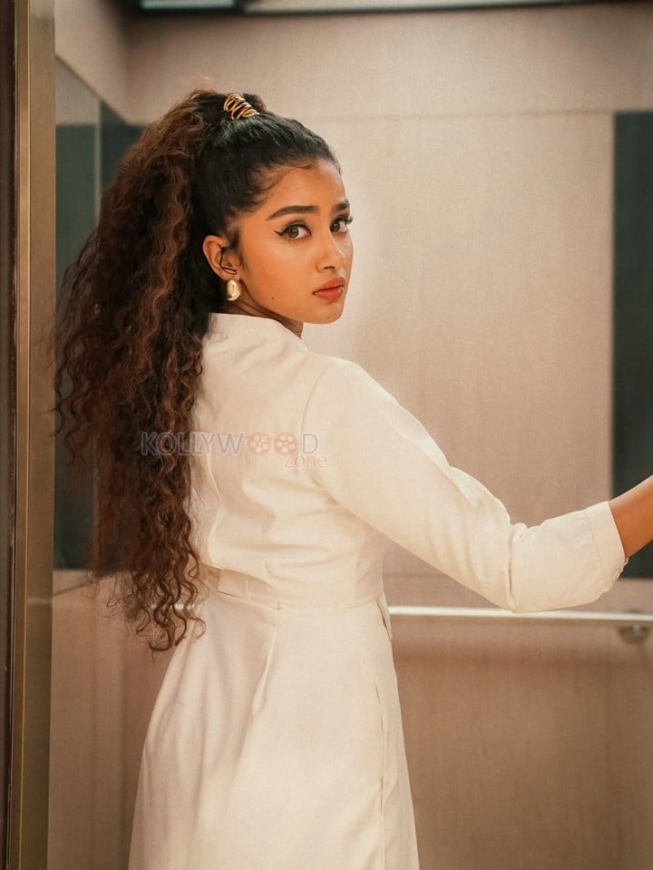 Beautiful Anupama Parameswaran in a White Dress Photoshoot Pictures 02